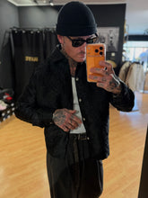 Carica l'immagine nel visualizzatore di Gallery, Camicia Cropped Ricamata Black
